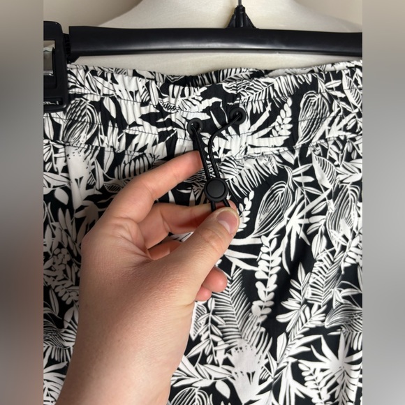 Talbots Black and White Floral Skort - Picture 4 of 13